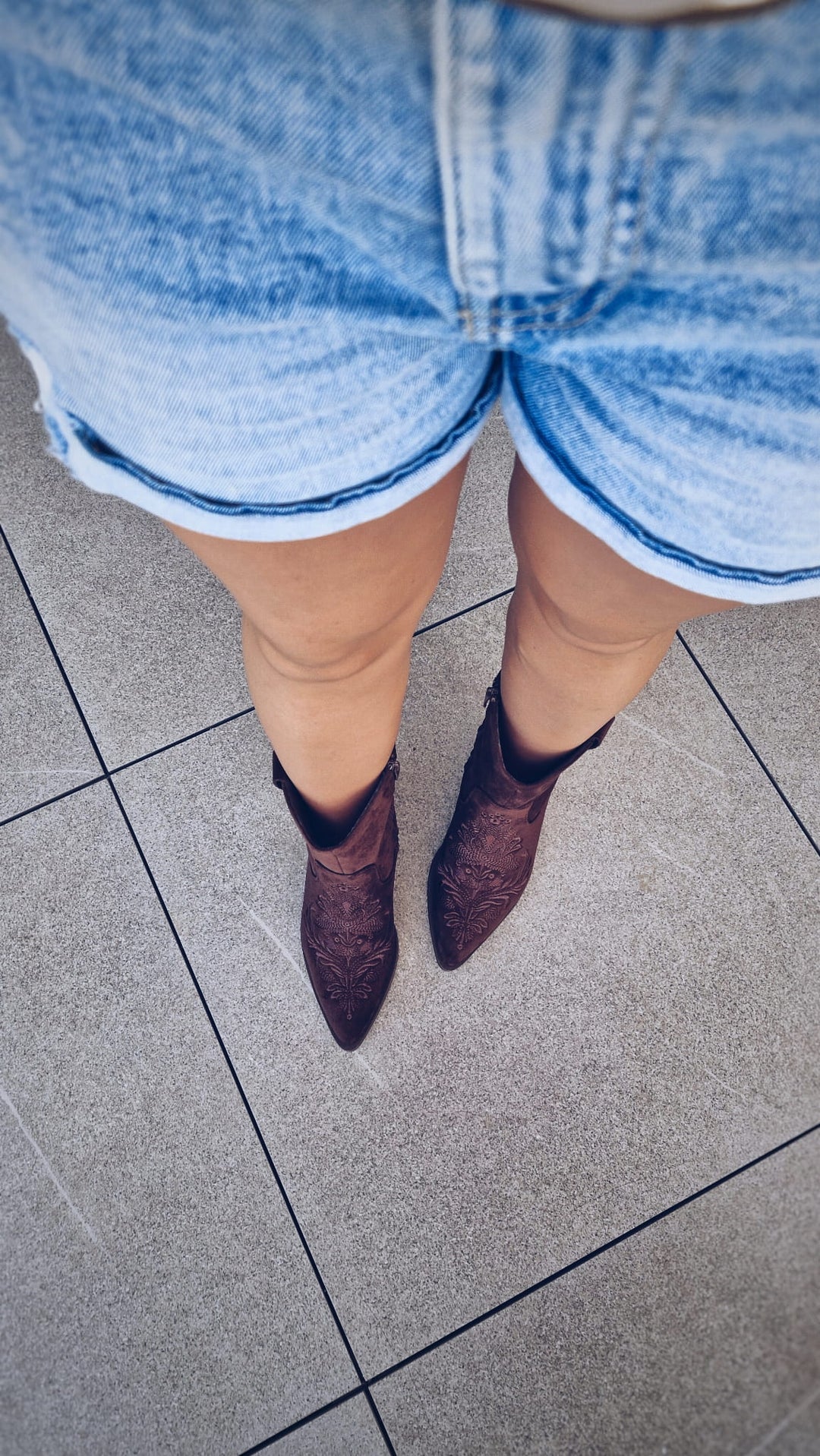 Grażusia / Czekoladowe kowbojskie buty