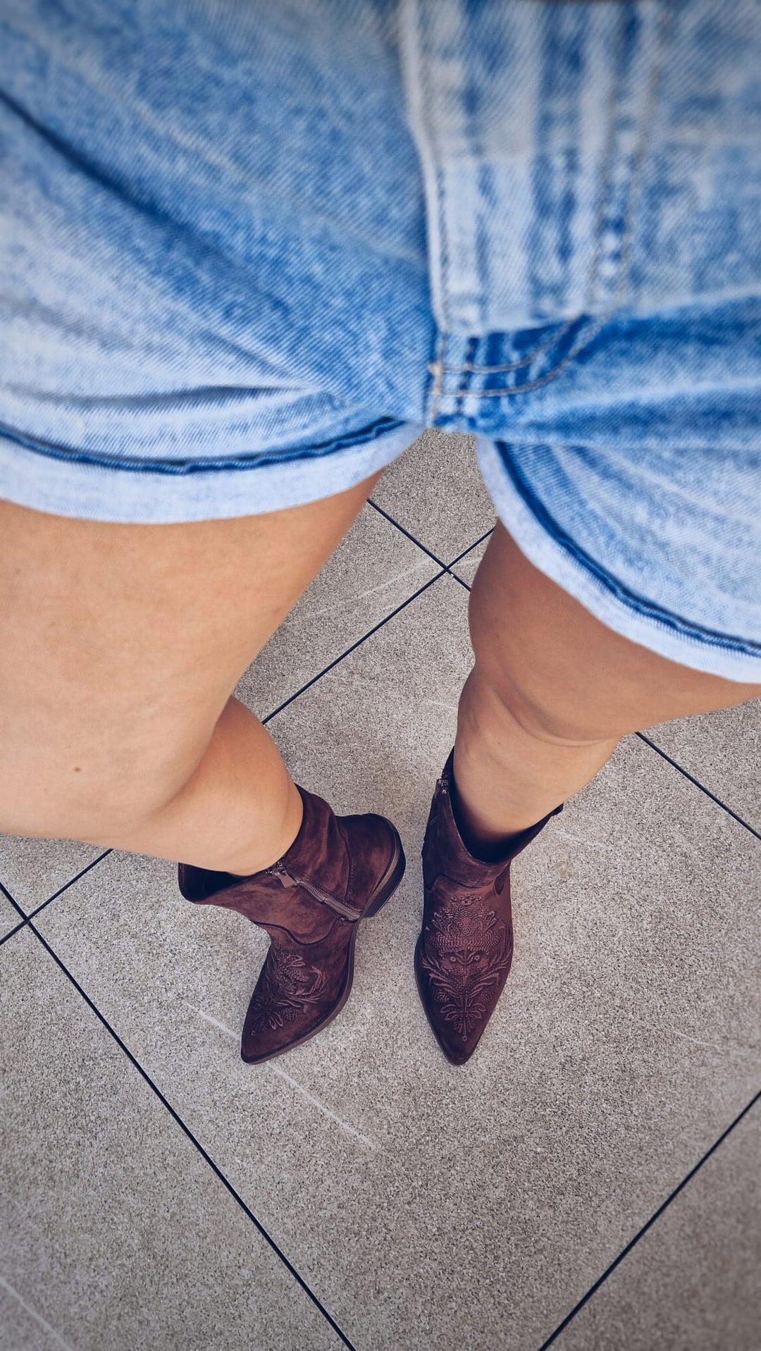 Grażusia / Czekoladowe kowbojskie buty